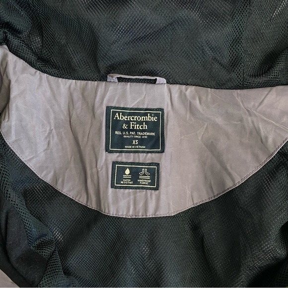 Host Pick 💫 ABERCROMBIE & Fitch Pull Over Rain Coat In Size XS - Picture 5 of 5